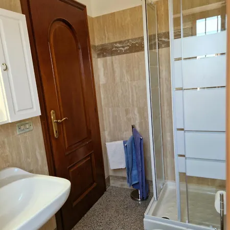 Castelbarco House B Guest house *