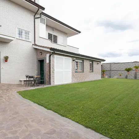 Castelbarco House B Vendégház